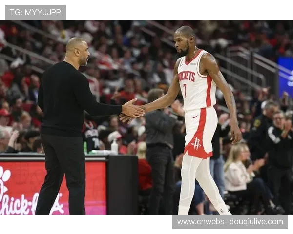 火箭杜兰特末节遭包夹失绝杀，轮换拥堵暴露阵容平衡问题