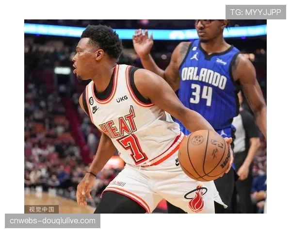 卢顿确认：头号定位球手巴克利训练中肌肉紧张，出战成疑